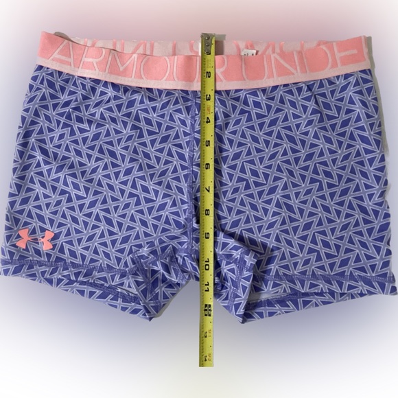 Under Armour spectacular Workout Shorts. Excellent condition. Purple and pinkish - Picture 3 of 8